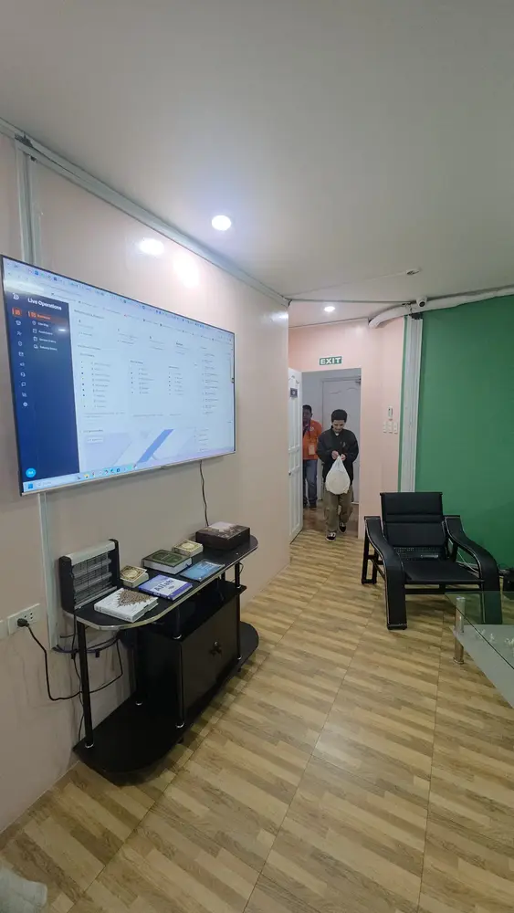 Davao office — live operations screen — Rundzee team