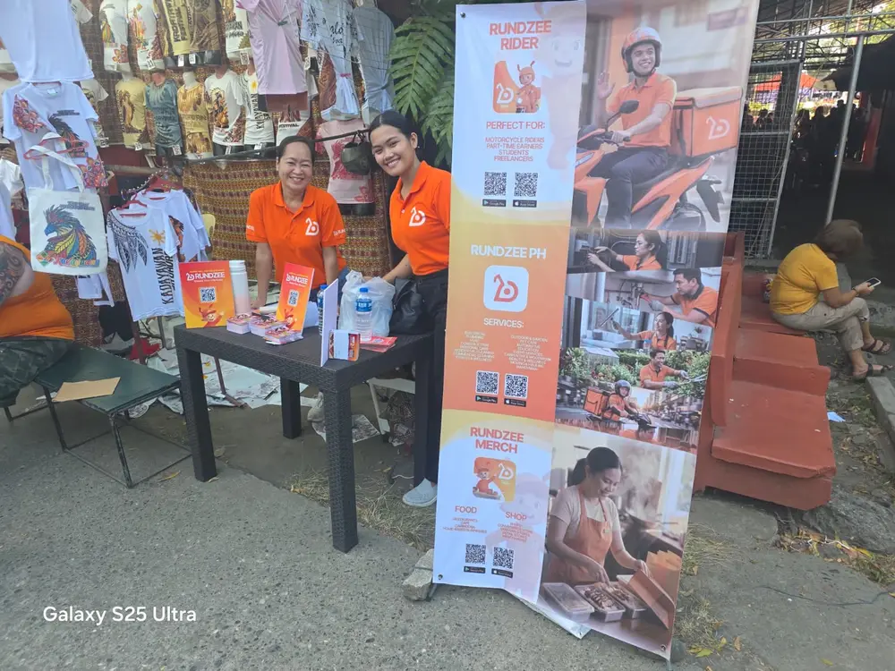 Rundzee booth — Rundzee team